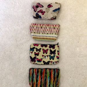 Cosmetic bags. Zipper closure.